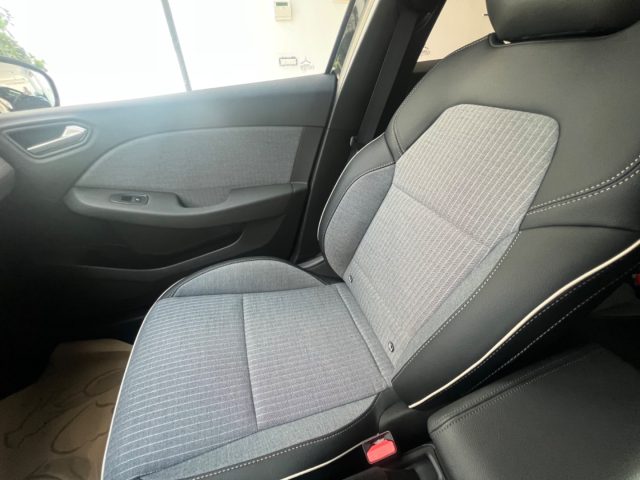 RENAULT Clio usata, con Sensori di parcheggio posteriori