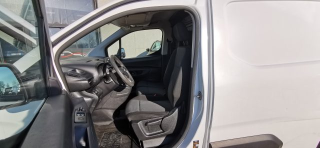 OPEL Combo usata, con Luci diurne