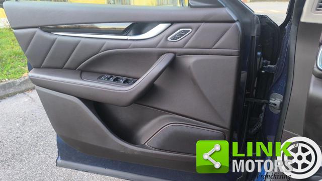 MASERATI Levante usata, con Tettuccio apribile