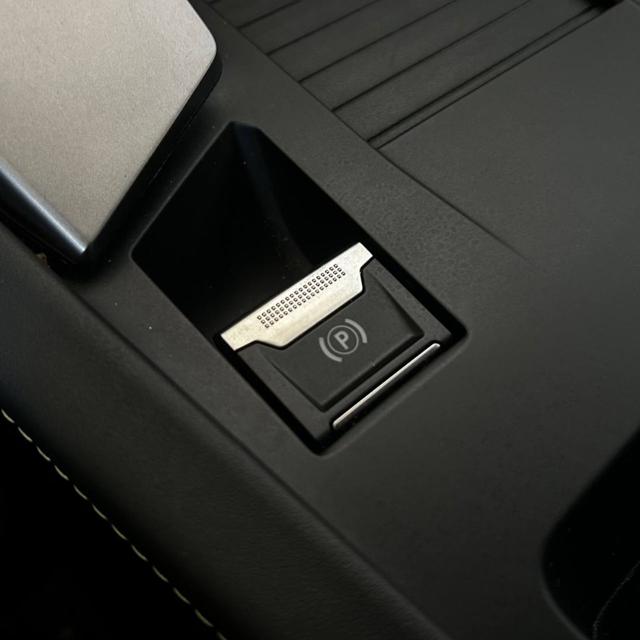 PEUGEOT 408 usata, con Autoradio digitale