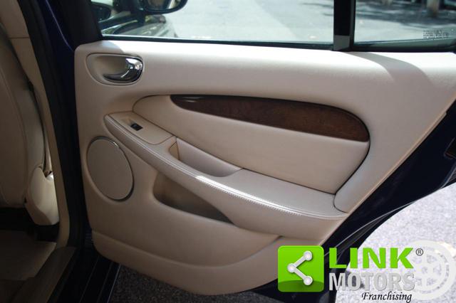 JAGUAR X-Type usata, con Sensori di parcheggio posteriori