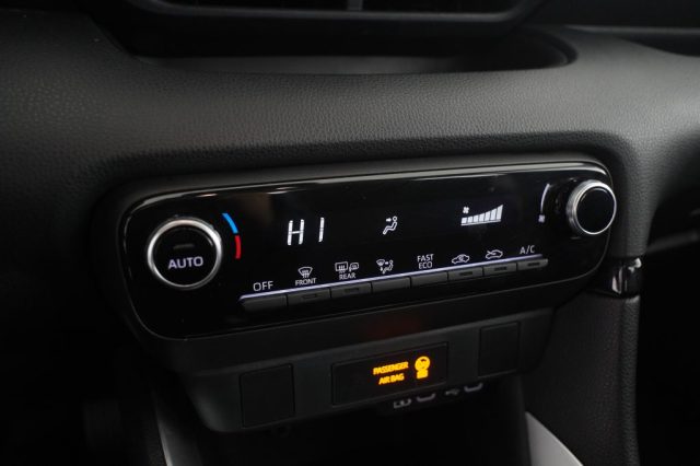 TOYOTA Yaris usata 8