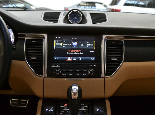 PORSCHE Macan usata, con Boardcomputer