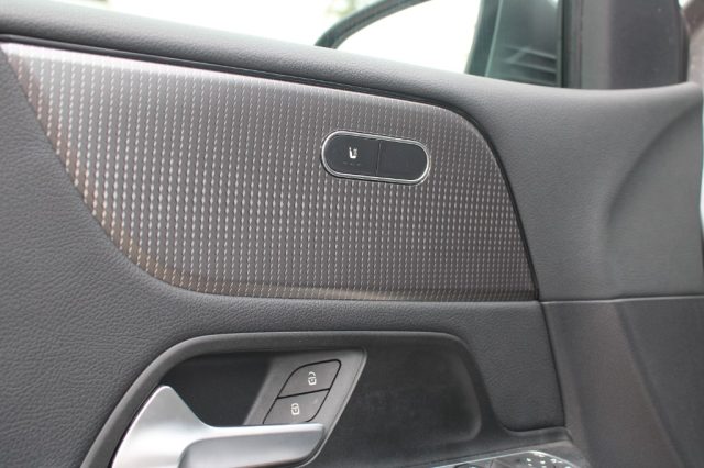 MERCEDES-BENZ B 180 usata, con Fendinebbia