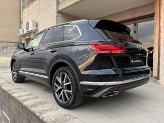 VOLKSWAGEN Touareg usata, con Autoradio