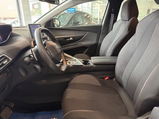 PEUGEOT 5008 usata, con Boardcomputer