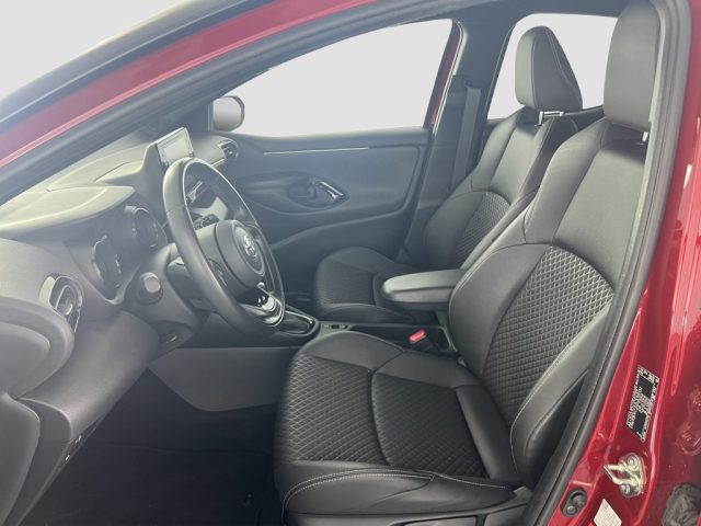 TOYOTA Yaris usata 8