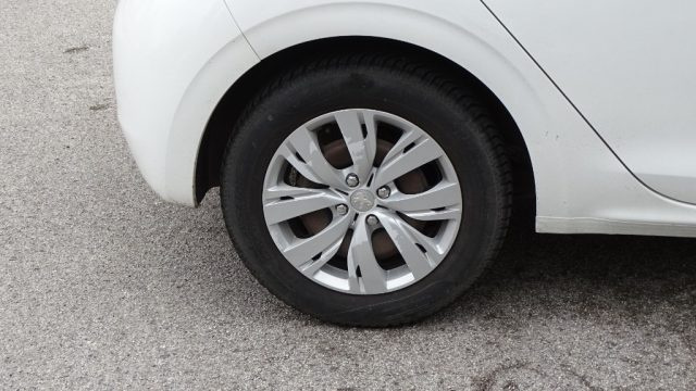 PEUGEOT 208 usata, con Touch screen