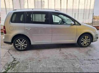 VOLKSWAGEN Touran usata, con Chiusura centralizzata