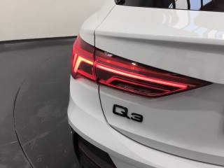 AUDI Q3 usata, con Sensori di parcheggio anteriori