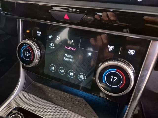 JAGUAR XE usata, con Servosterzo