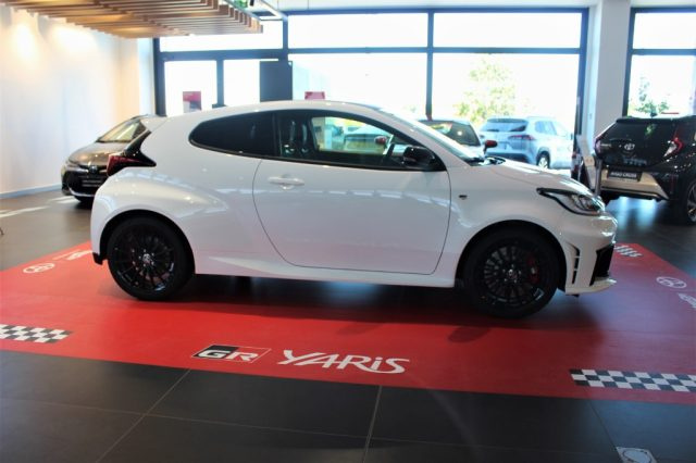 TOYOTA Yaris usata, con Volante in pelle