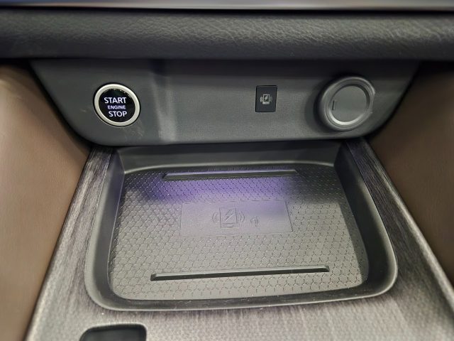 NISSAN Qashqai usata, con Fari LED