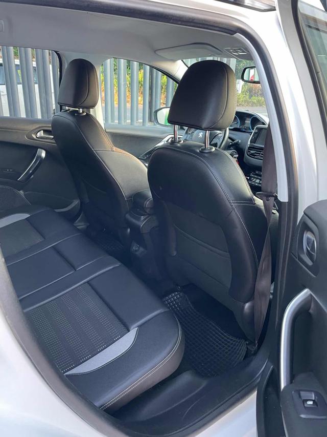PEUGEOT 2008 usata, con Controllo automatico clima