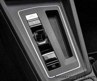VOLKSWAGEN Golf usata, con Touch screen