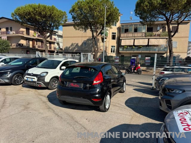 FORD Fiesta usata, con Autoradio