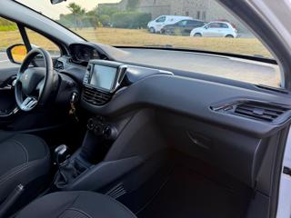 PEUGEOT 208 usata, con Volante in pelle