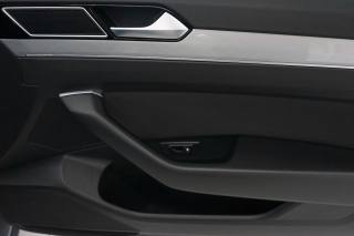VOLKSWAGEN Passat Variant usata, con Hill holder