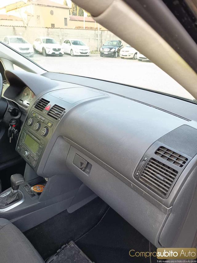 VOLKSWAGEN Touran usata 25