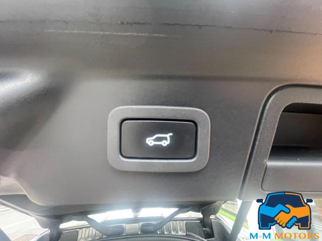 LAND ROVER Range Rover Velar usata, con Sedile posteriore sdoppiato