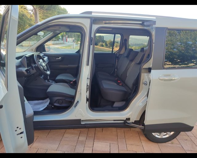 FORD Tourneo Courier usata, con Airbag testa