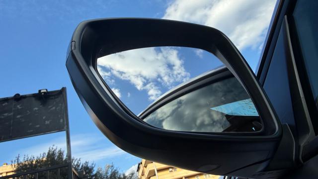 PEUGEOT 3008 usata, con Sedile posteriore sdoppiato