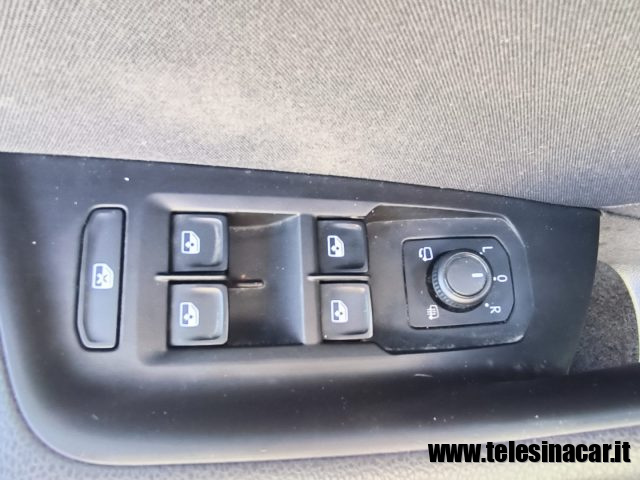 VOLKSWAGEN Passat Variant usata, con Fari LED