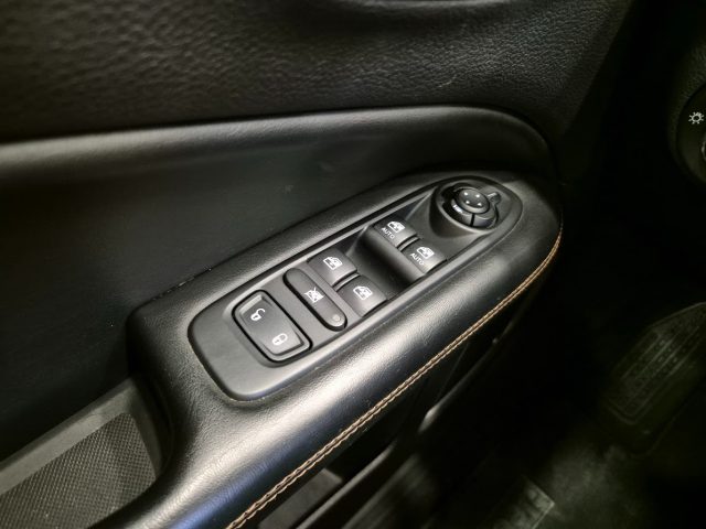 JEEP Compass usata, con Autoradio digitale