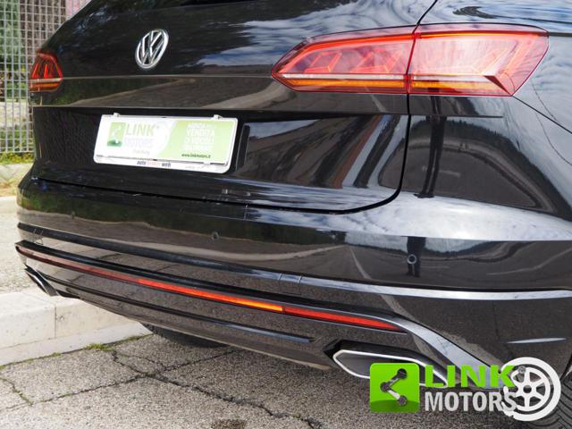 VOLKSWAGEN Touareg usata, con Sedile posteriore sdoppiato