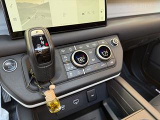 LAND ROVER Defender usata, con Interni in pelle