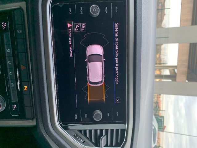 VOLKSWAGEN T-Roc usata, con USB