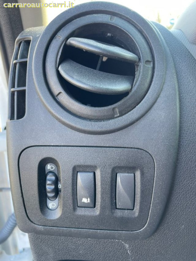 NISSAN NV400 usata, con Bracciolo