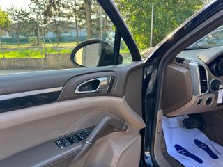 PORSCHE Cayenne usata, con Autoradio