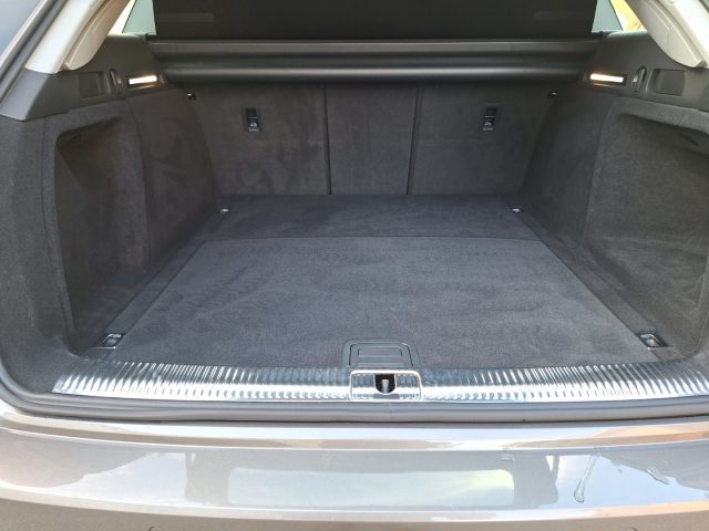 AUDI A4 usata, con Volante multifunzione