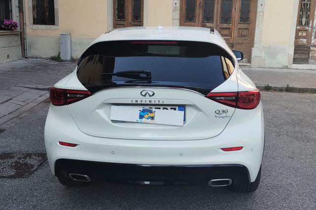 INFINITI Q30 usata, con Cerchi in lega