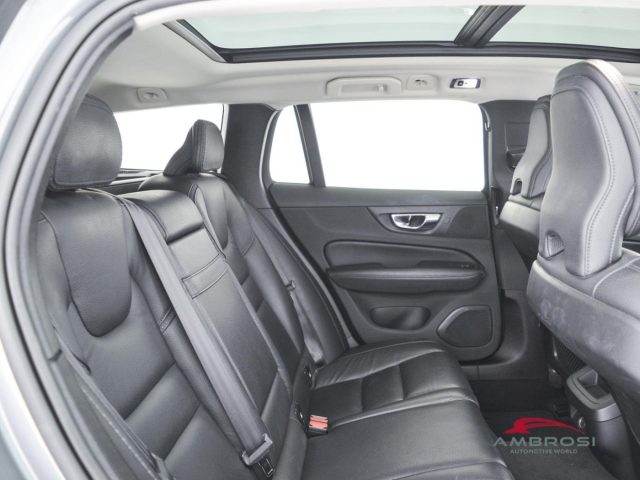 VOLVO V60 Cross Country usata 10
