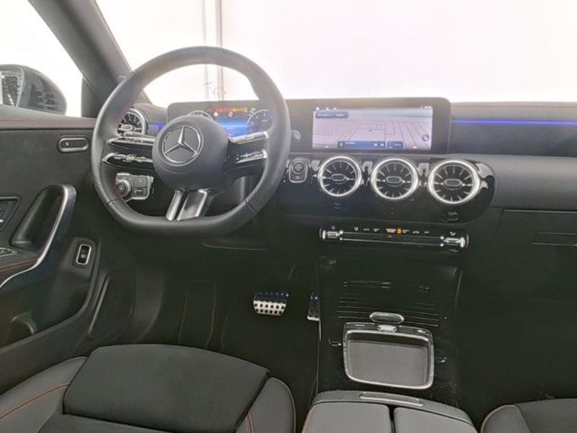 MERCEDES-BENZ CLA 180 usata, con Boardcomputer
