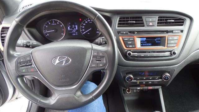 HYUNDAI i20 usata, con Climatizzatore