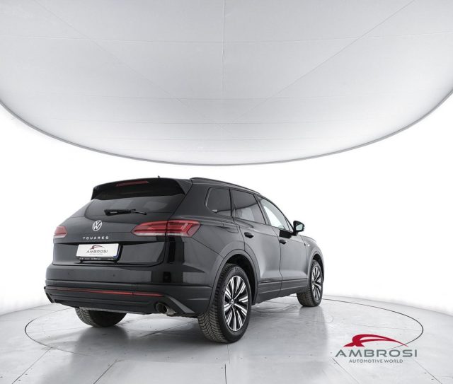 VOLKSWAGEN Touareg usata 2