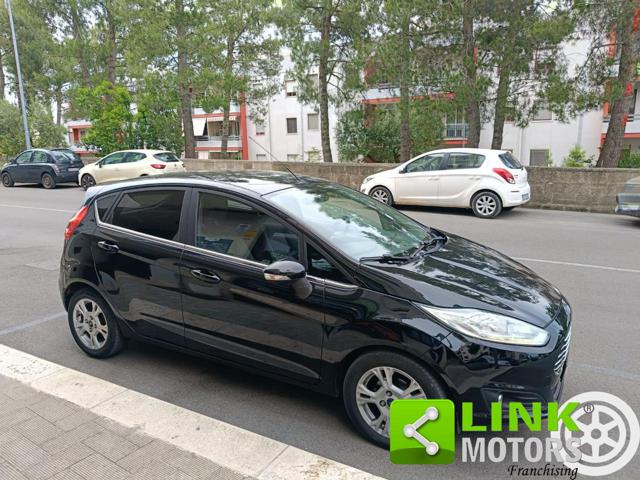 FORD Fiesta usata, con USB