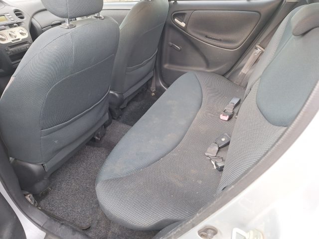 TOYOTA Yaris usata 12