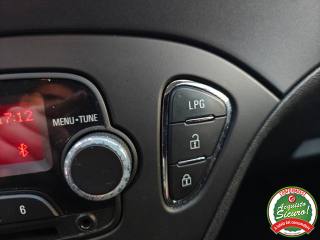 OPEL Corsa usata, con USB