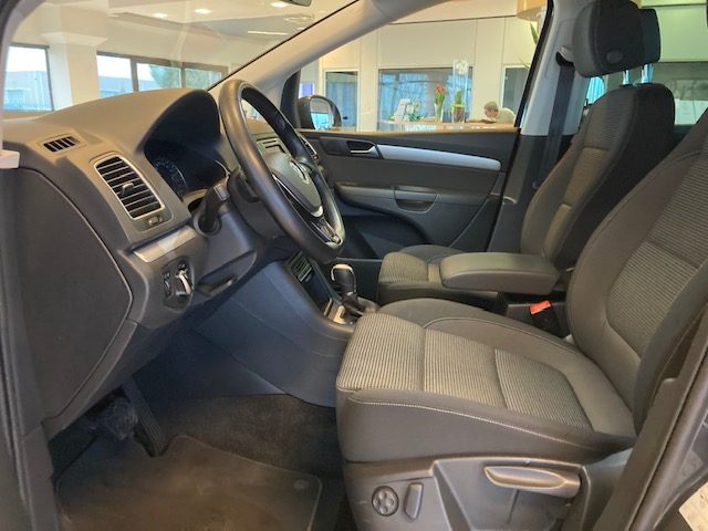 VOLKSWAGEN Sharan usata, con Autoradio