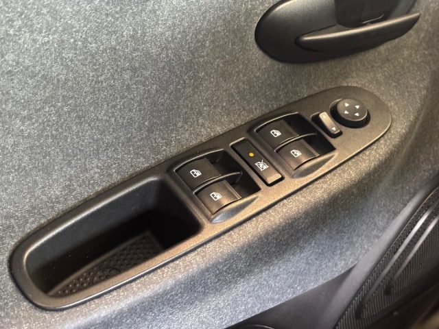 LANCIA Ypsilon usata, con USB
