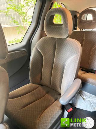 CHRYSLER Voyager usata, con Specchietti laterali elettrici