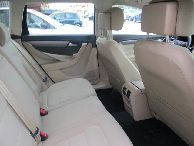 VOLKSWAGEN Passat usata 17