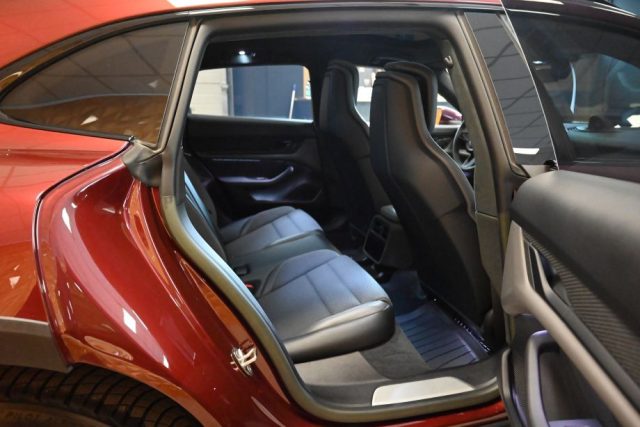 PORSCHE Taycan usata 29