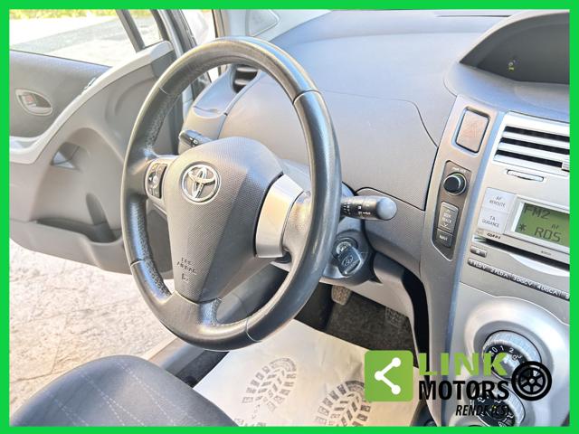 TOYOTA Yaris usata 32