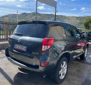 TOYOTA RAV 4 usata, con Autoradio