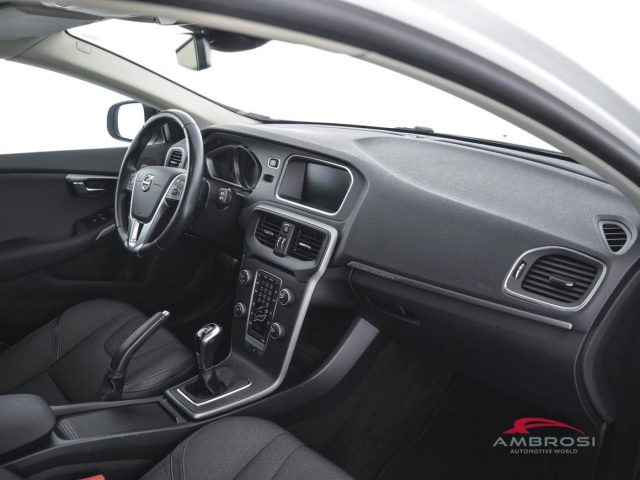 VOLVO V40 Cross Country usata 11